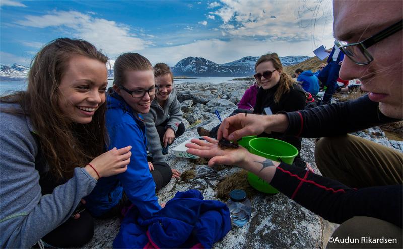 Biologistudenter på fjæreekskursjon_2.jpg Biologistudenter på fjæreekskursjon_2.jpg