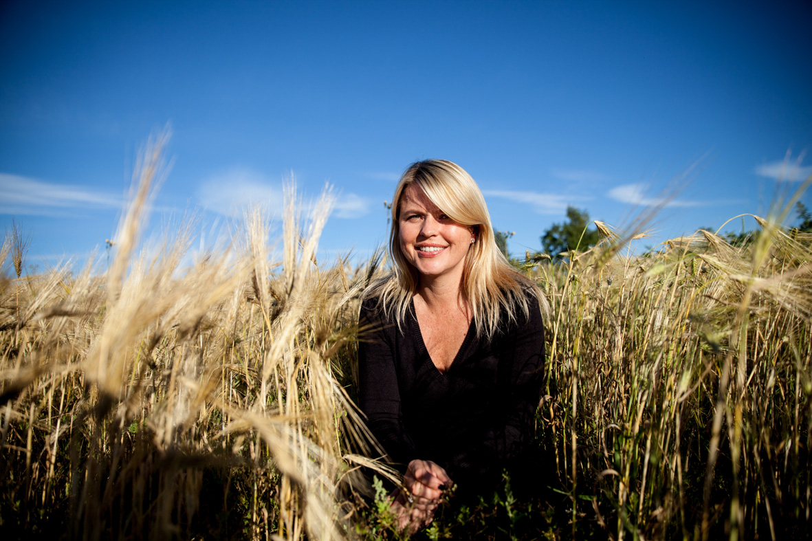 Kari Helene Partapuoli i solfylt korn&aring;ker
