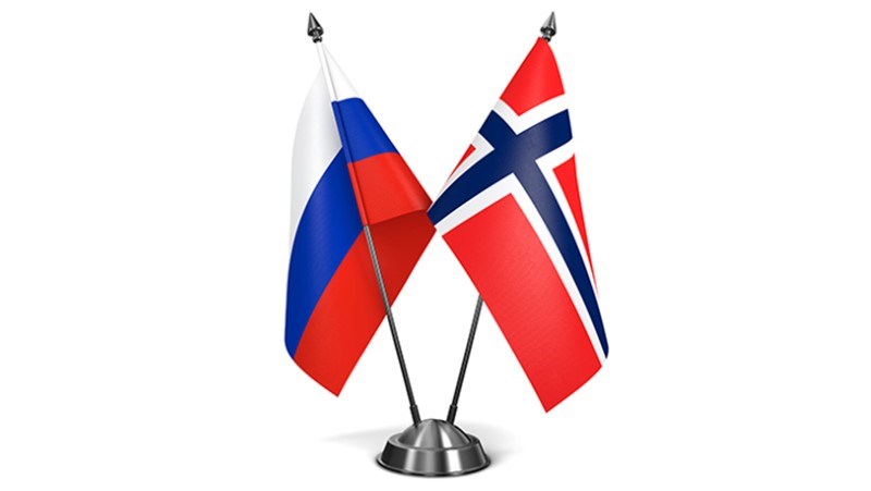 Barents Norsk-russisk flagg.jpg