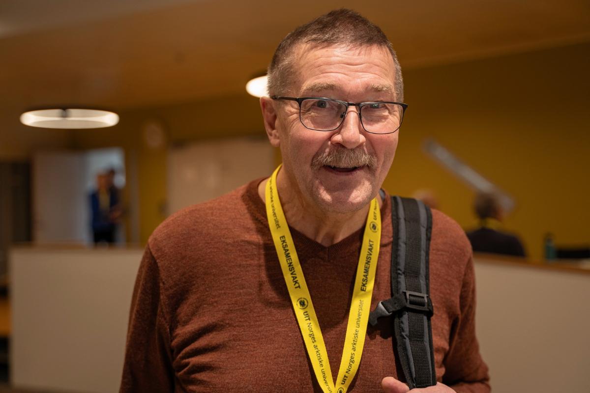 Steinar Hansen (72,5) er eksamensvakt og pensjonist  –	Sist gang jeg var hos legen er halvannet år siden. Jeg går til legen når jeg føler for det. Jeg hadde en periode med en kul i hodet og måtte jevnlige på helsekontroll - og undersøkelser. Etter at det ble skikk på kroppen, har det blitt betraktelig mindre besøk hos legene. Alt er greit nå. 