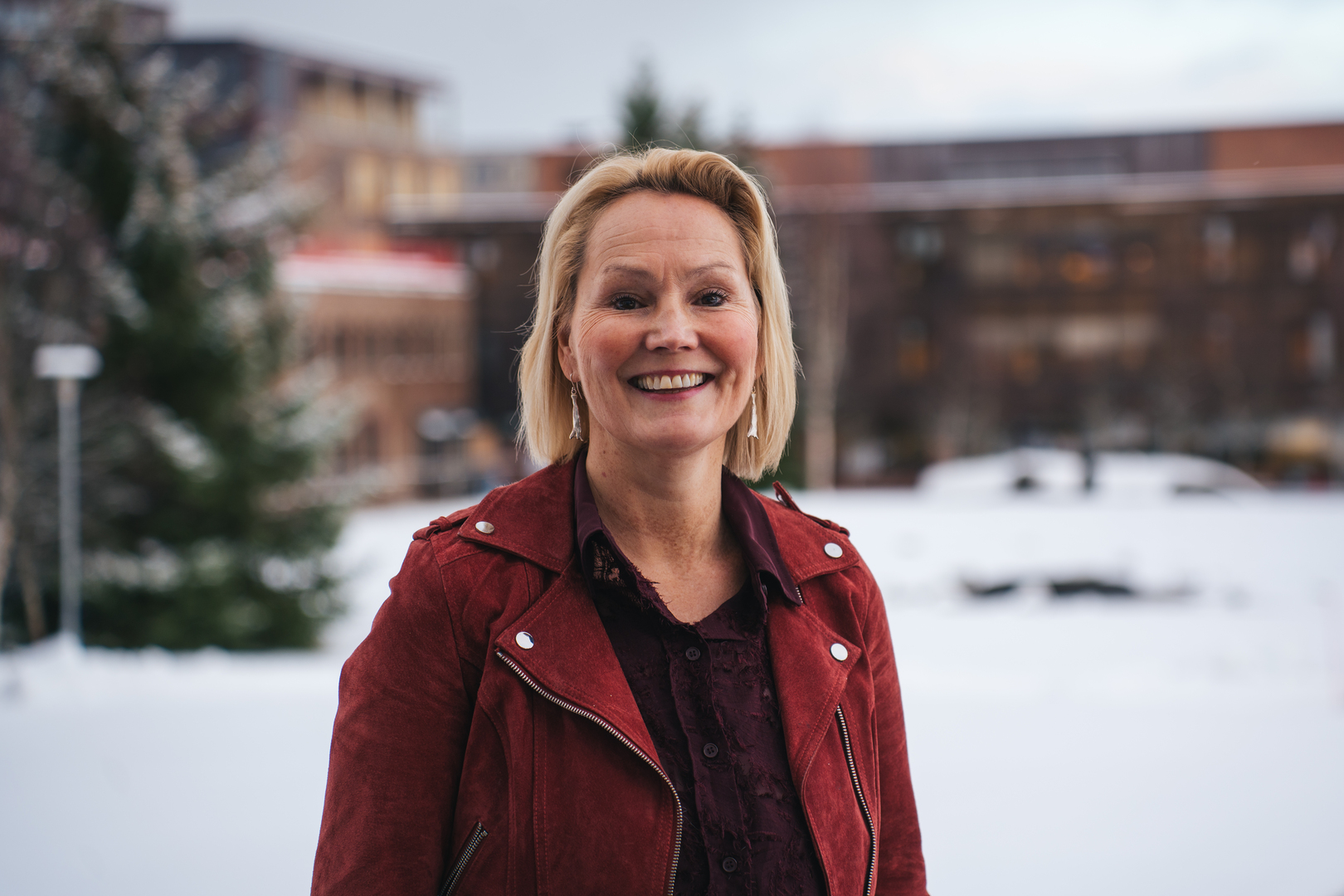 dame med blondt hår