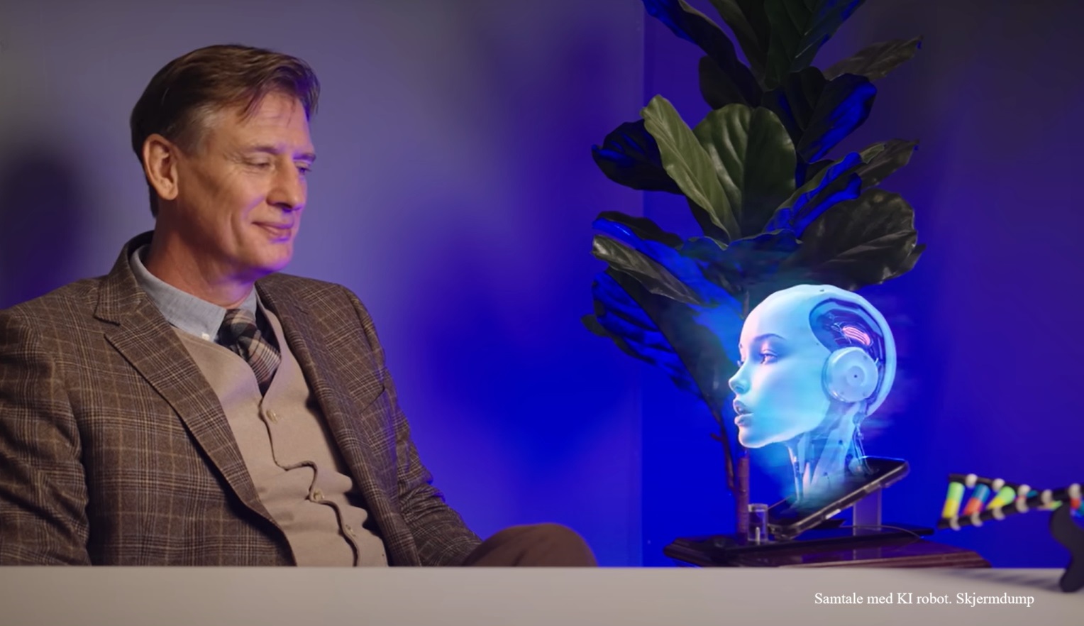 Et bilde som inneholder Menneskeansikt, mann, klær, person

KI-generert innhold kan være feil.